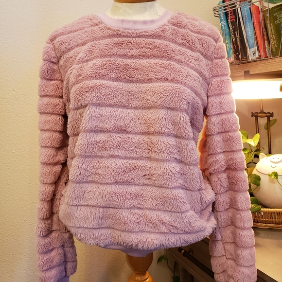 Super Cute Pink Fuzzy Sweater sz Medium - Picture 4 of 6